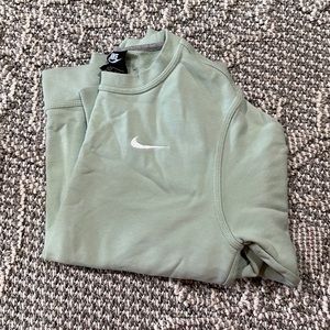 Nike, size small